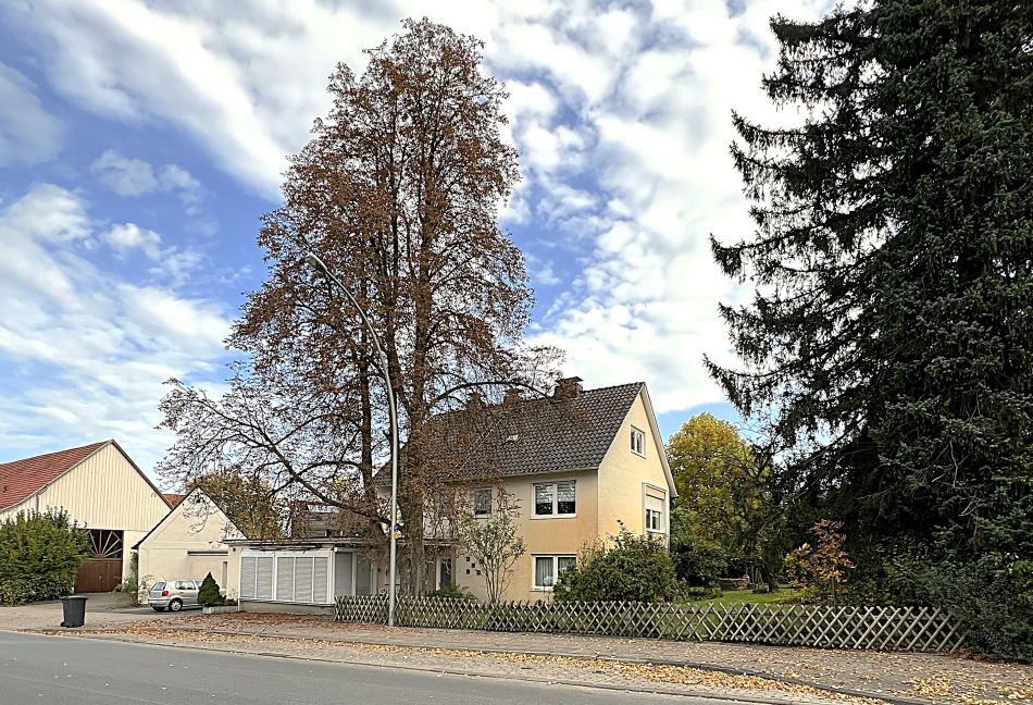 Neu in Schildesche: Freistehendes Mehrfamilienhaus mit Garten für Eigennutzer oder Kapitalanleger