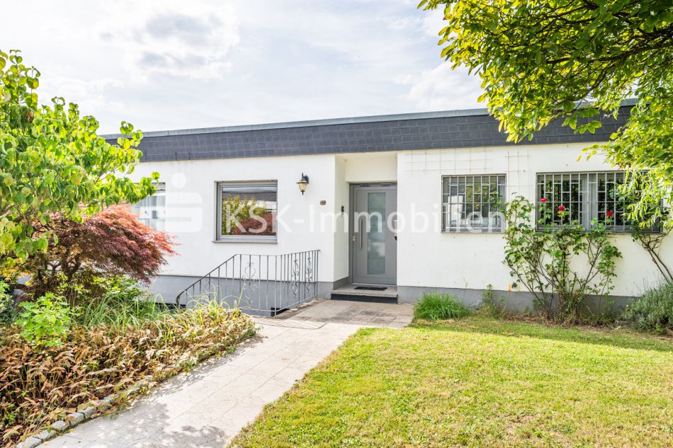 Ihr neues Zuhause, Bungalow mit Einliegerwohnung und Garage in beliebter Lage!